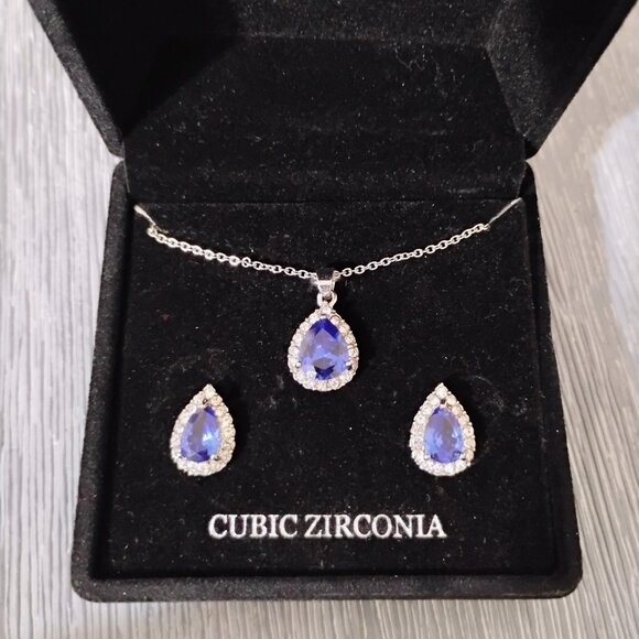 Women's Jewelry Cubic Zirconia Necklace and Stud earrings - Picture 1 of 3